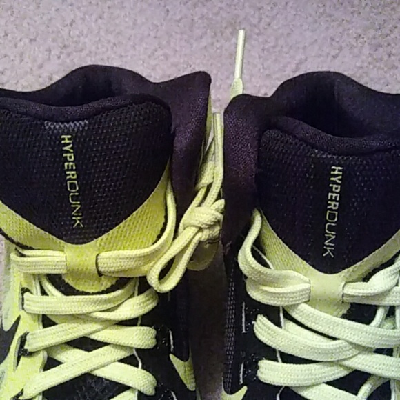 Sneakers - Picture 6 of 7